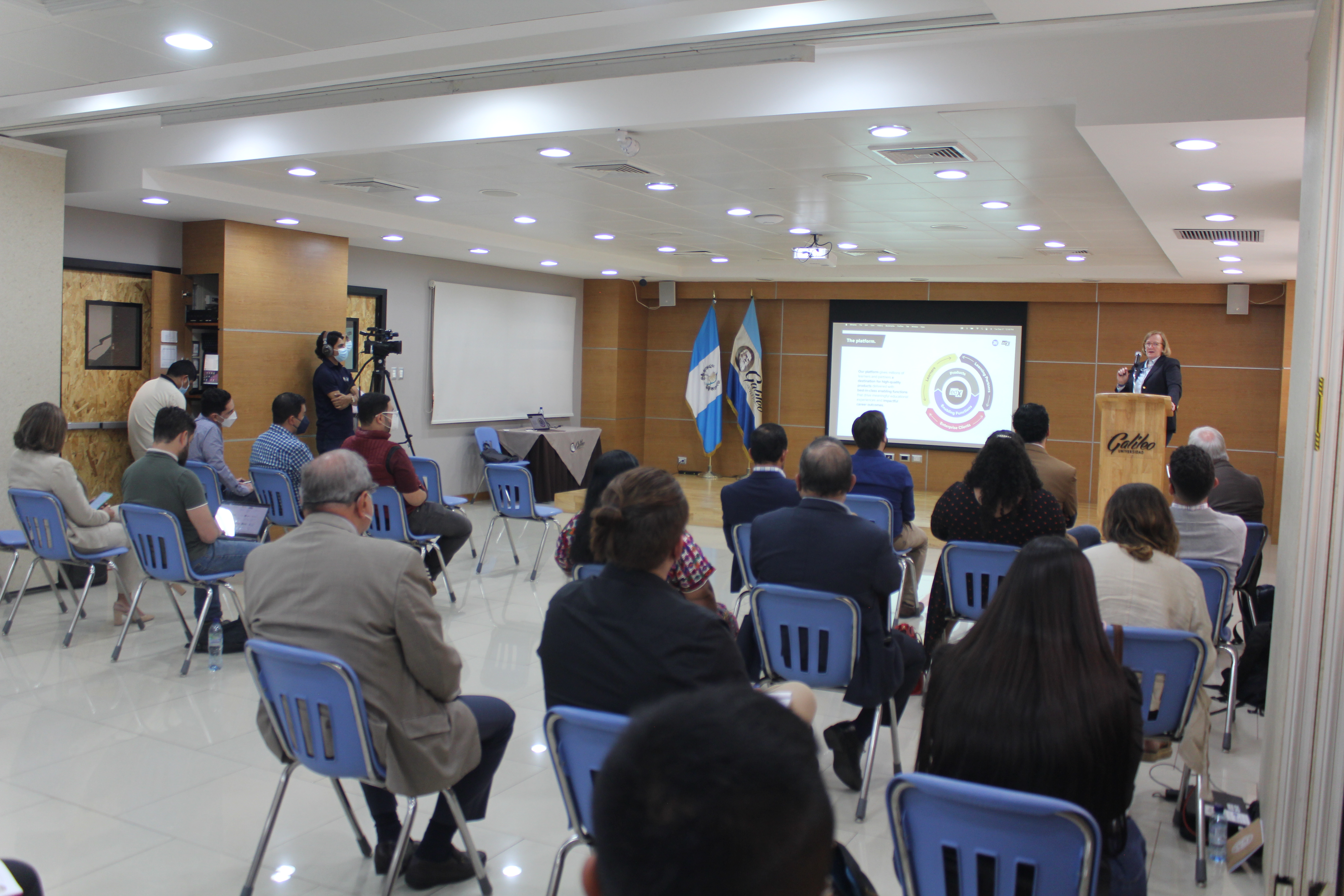 Seminario “Los desafíos de la Transformación Digital en la Educación” UGAL.